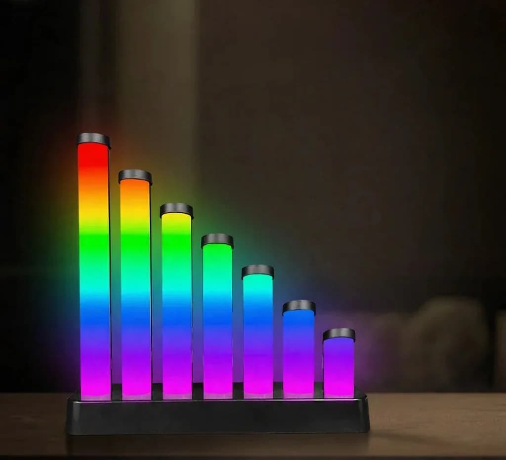 RGB-світильник для столу з реакцією на звук та керуванням через додаток